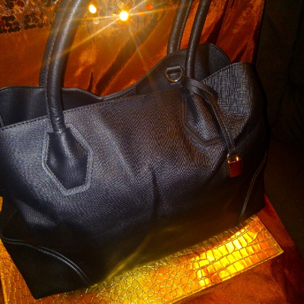 NEW JUST FAB HAND BAG.COLOR BLACK AND GOLD